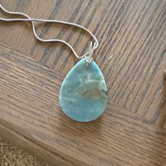 Chic Silver Necklace wire hand wrapped with Natural Stone Pendant - Picture 5 of 6